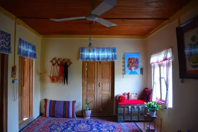 بومگردی آوش - کلبه راش، واحد آبی