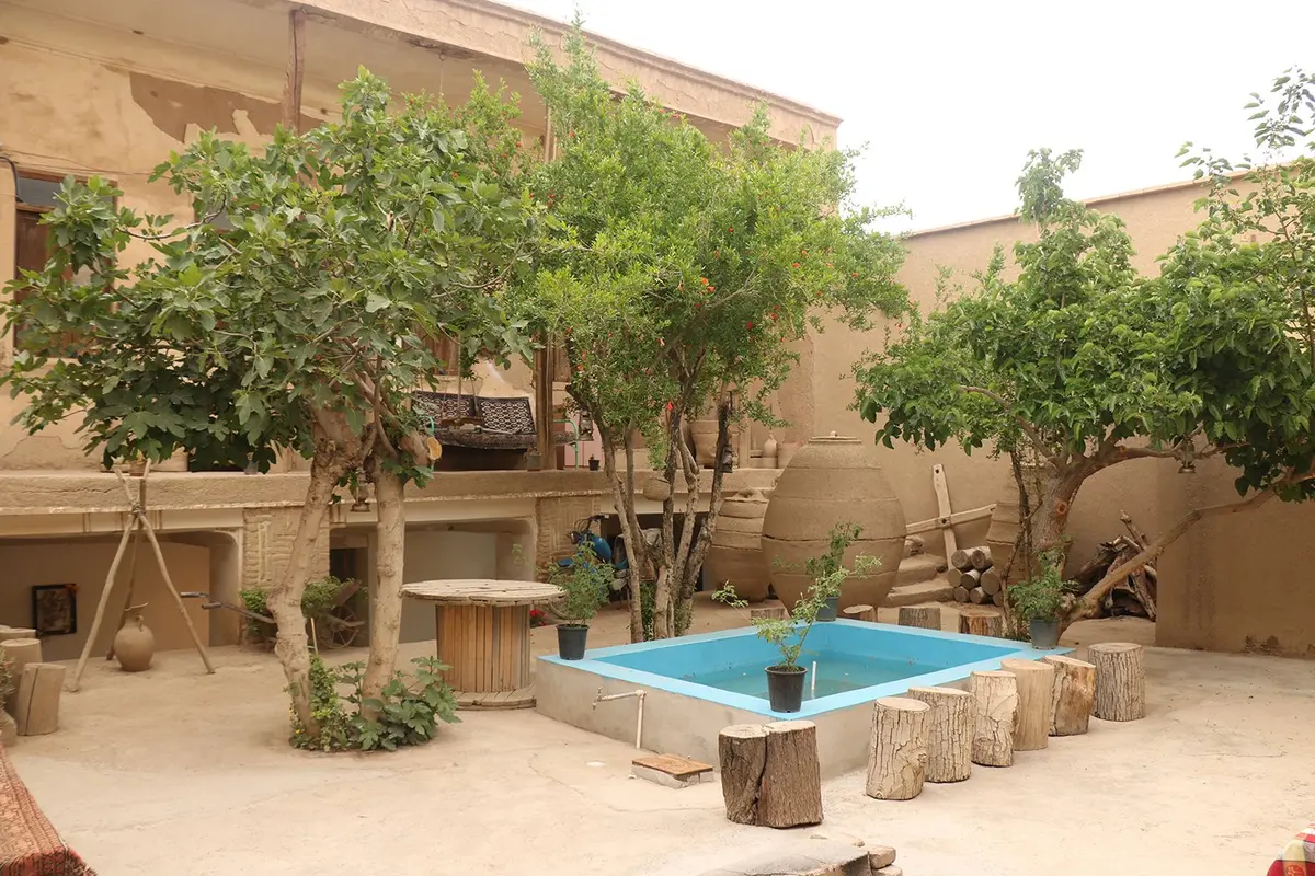 بوم گردی خانه ناصر لشکر - واحد شیش - حیاط