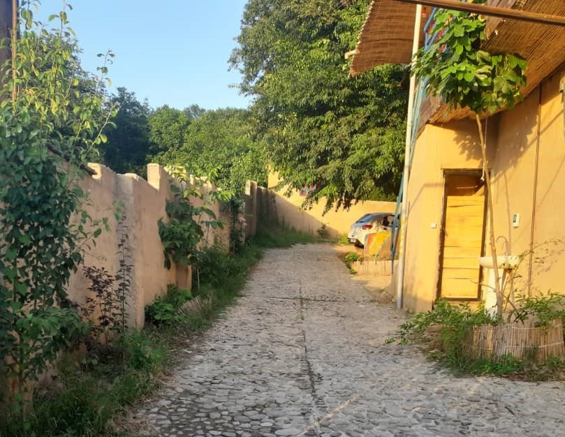 بومگردی باجی رباب - اتاق آبشار