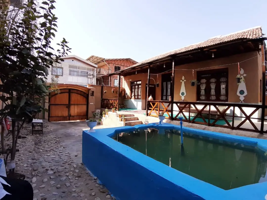 یک خوابه عمارت مادری - حیاط