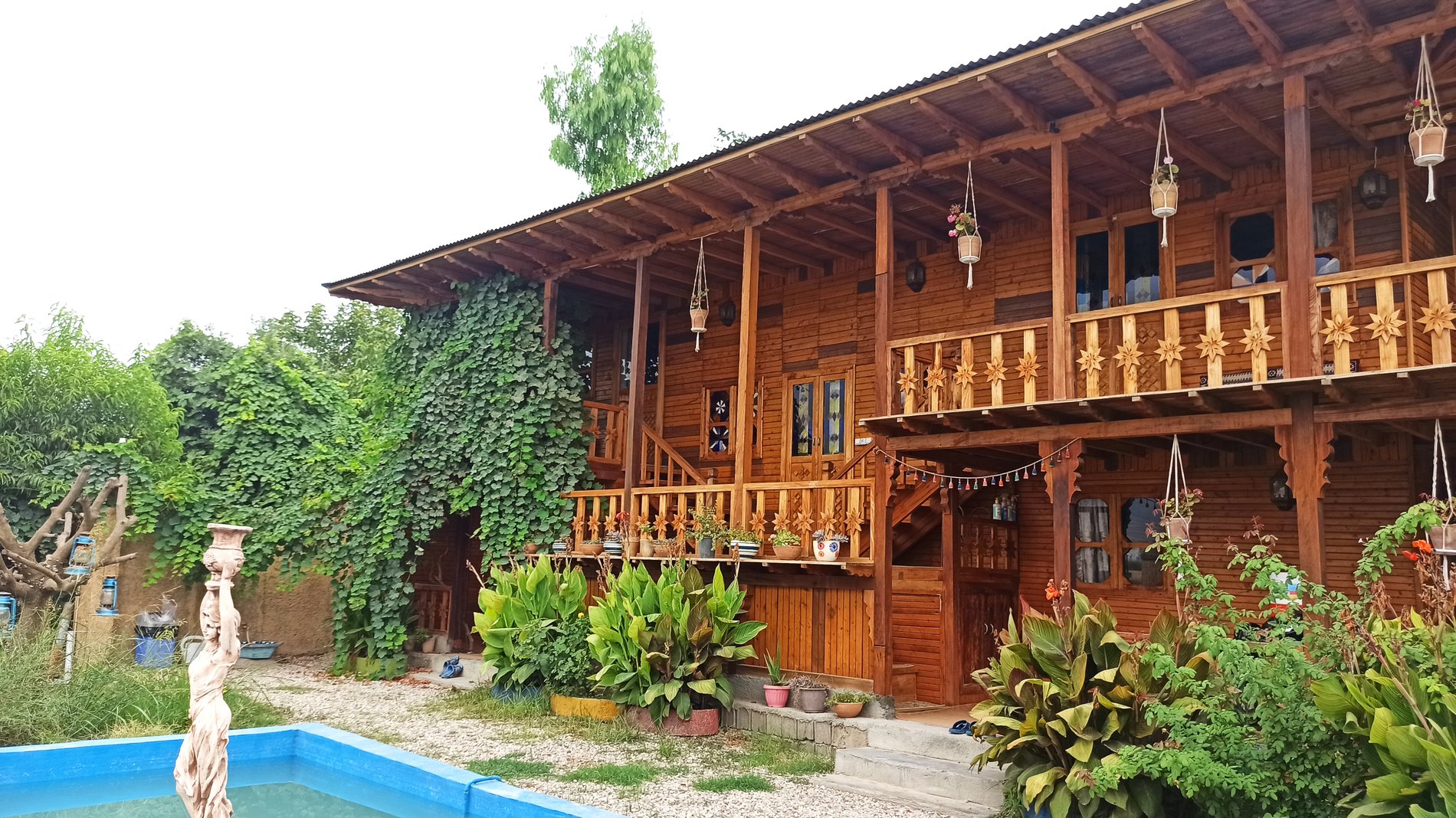 بوم گردی شیبک - واحد انجیلی - نمای بیرونی
