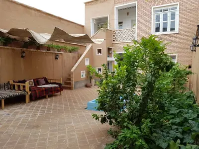 بومگردی نیمروز سروستان - واحد بالاخانه میانی