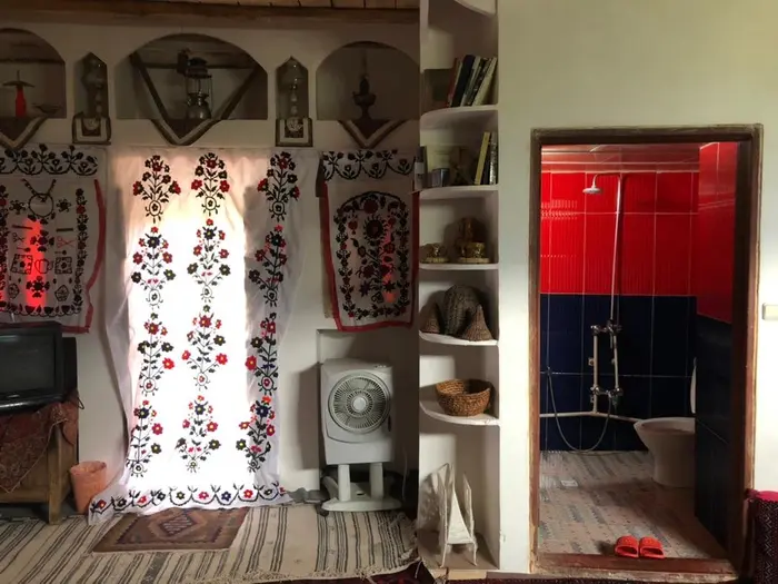 بوم گردی آله آموت - اتاق چهار - نمای داخلی