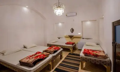 بومگردی سرای آقا محمد - واحد چهارتخته نسترن