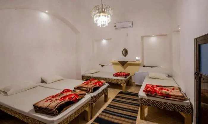 بوم گردی سرای آقا محمد - واحد چهارتخته نسترن - اتاق