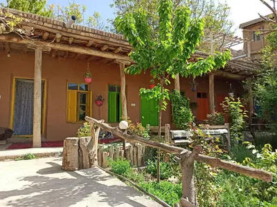 بومگردی محبت - اتاق زرد