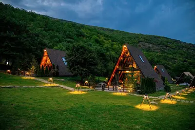 کلبه فلت زانوس - واحد سرخدار