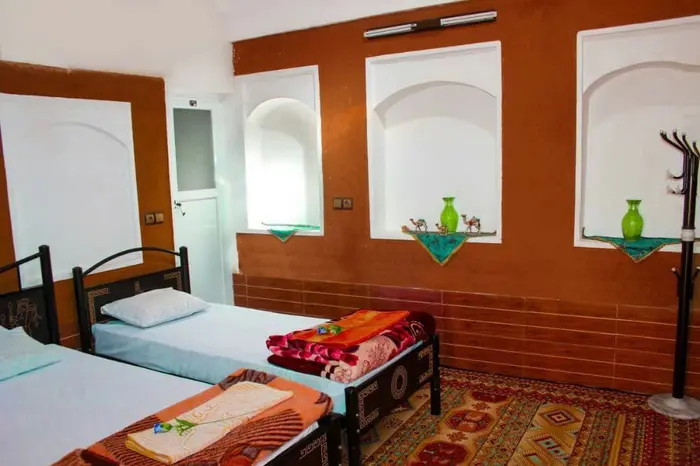 بوم گردی حافظ ورزنه - واحد چهار تخته