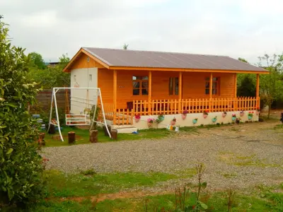 کلبه یک خوابه چوبی تختعلی 2