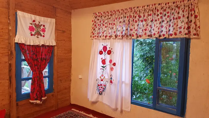 بوم گردی آوش - کلبه کاج، واحدهور - اتاق