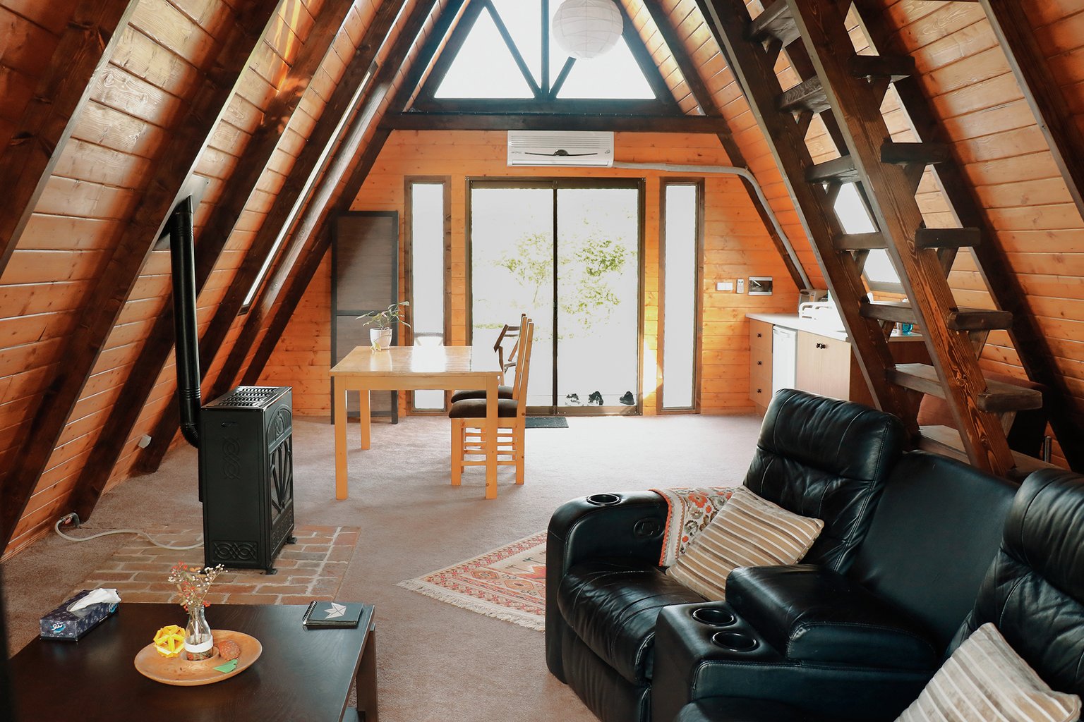 کلبه فلت آروم - سالن