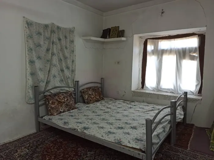 بوم گردی چشمه سعدی - واحد ۲ - تخت ها