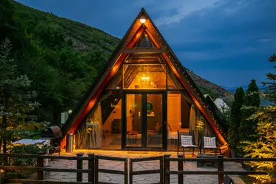 کلبه فلت زانوس - واحد سرخدار