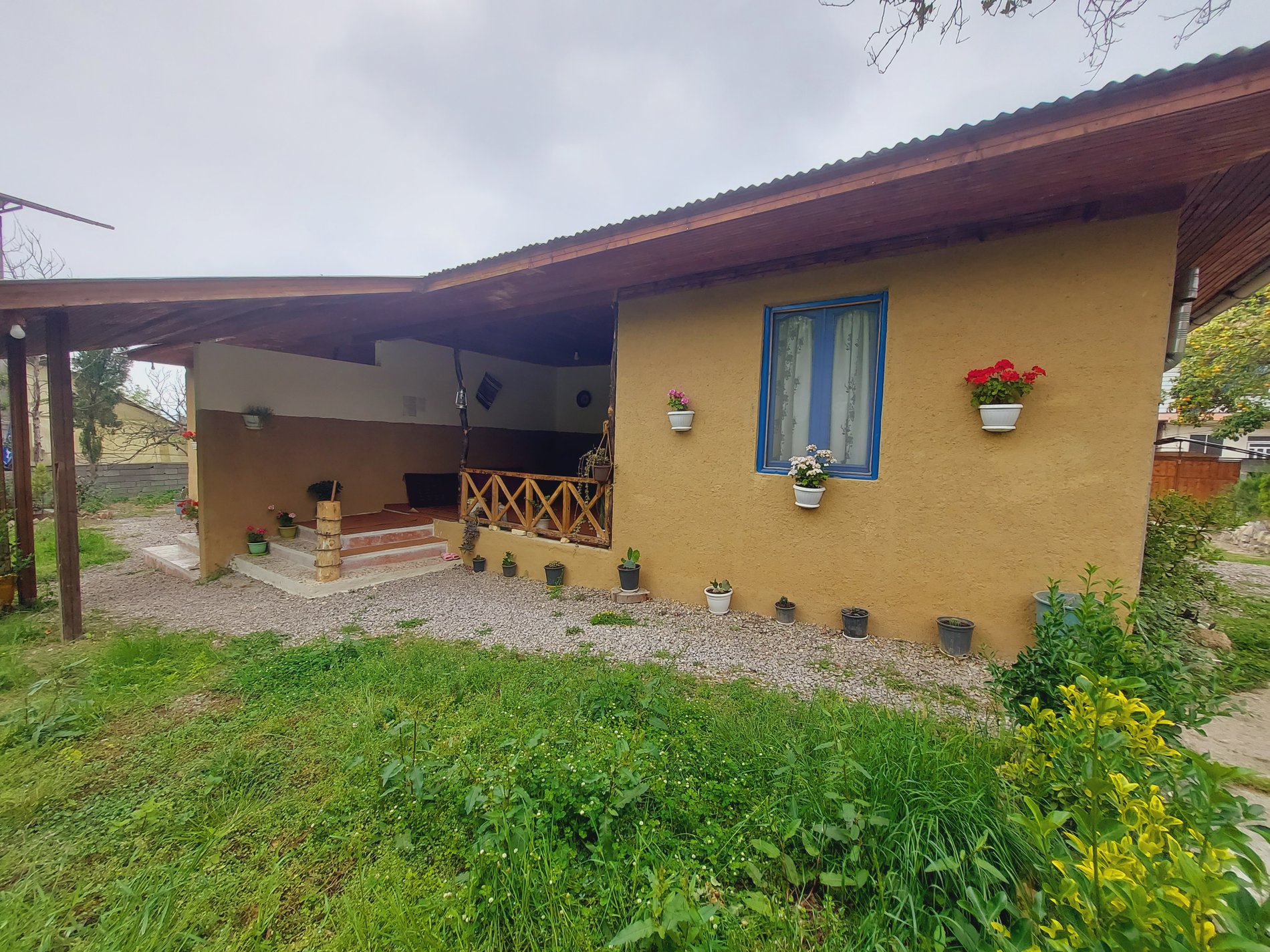 کلبه یک خوابه سرای رستم - واحد 2 - نمای کلبه