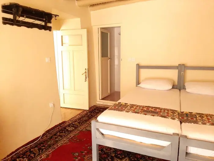 بوم گردی خانه گردو - واحد نور - اتاق