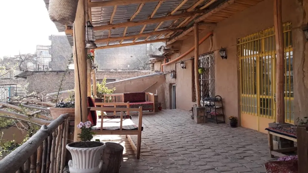 بوم گردی آوردگاه ابرده - ترنج - بالکن