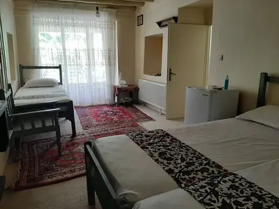 بومگردی خانه گردو - واحد ایوان