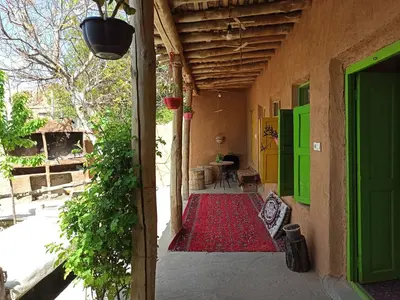 بومگردی محبت - اتاق زرد