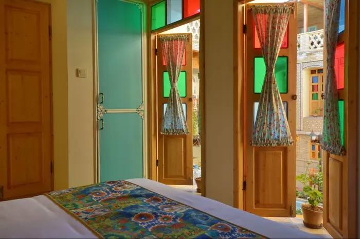 بوم گردی سرای همایونی - واحد پروین - اتاق