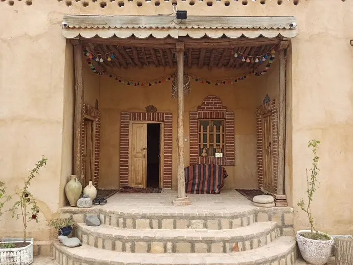 بوم گردی وارگه امیدیه - واحد تاریخی - نمای بیرون