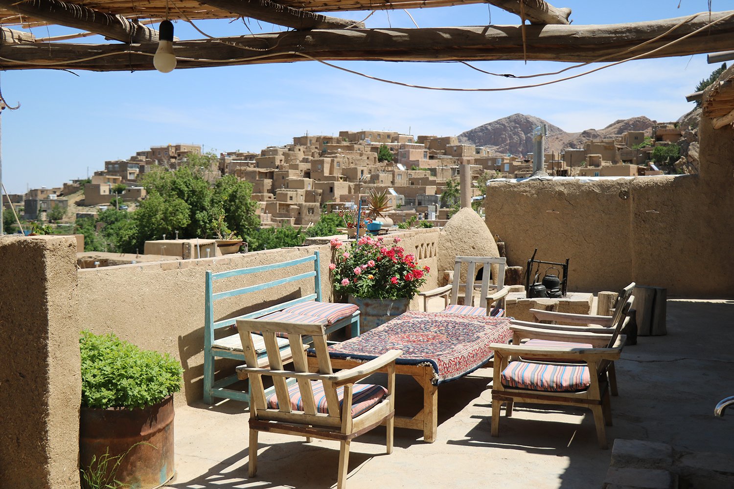 بوم گردی خانه امید قلعه بالا - اتاق سه - تراس