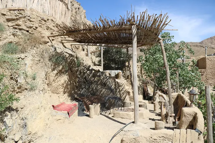 بوم گردی بی بی زهرا - واحد بزرگ - نمای تراس