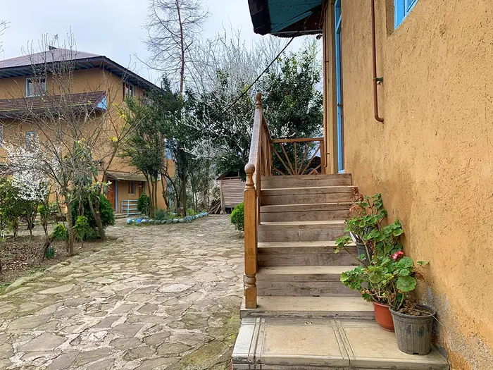 بوم گردی عنبر بو - واحد 8 - محوطه