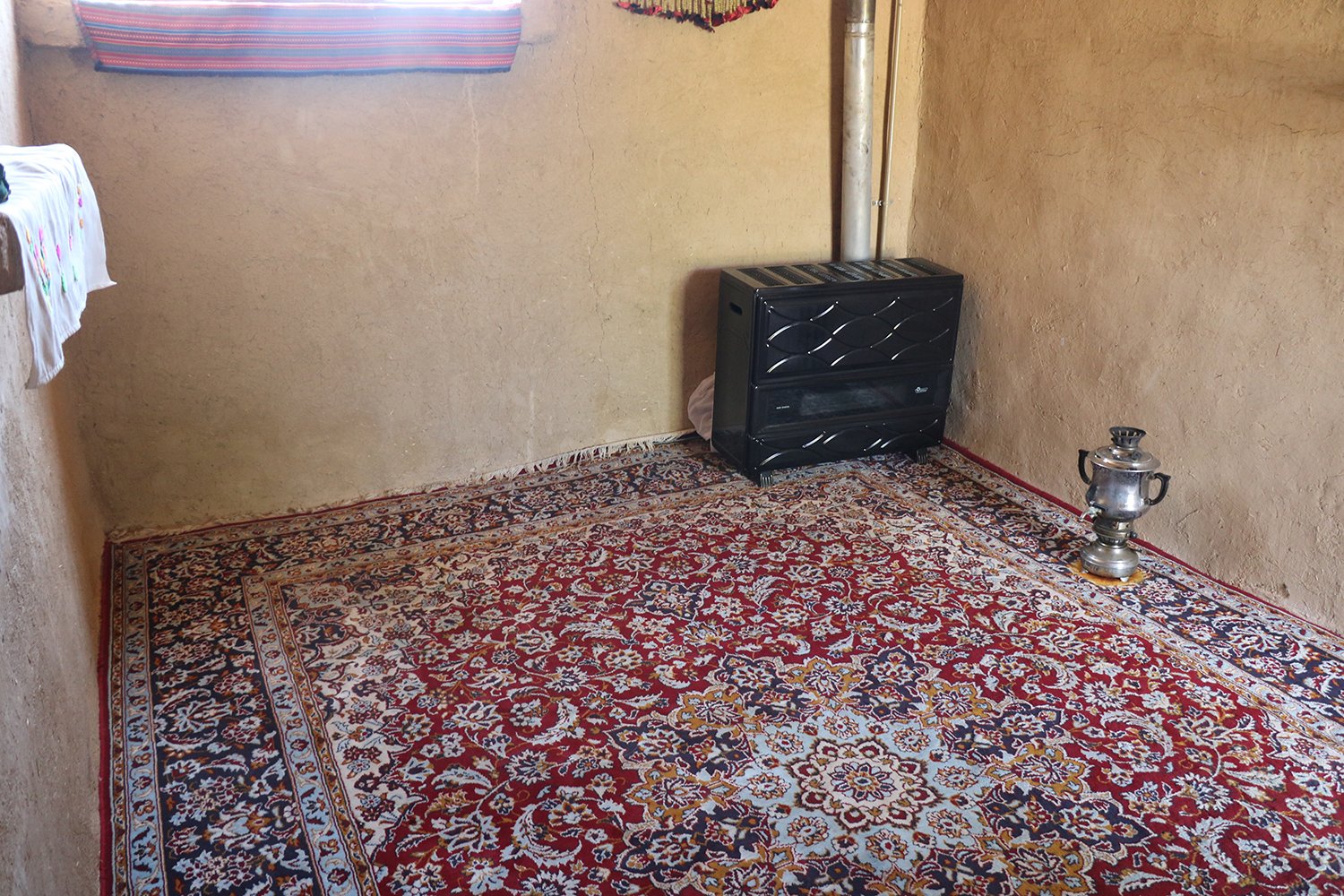 بوم گردی سرای امید قلعه بالا - اتاق یک - داخلی