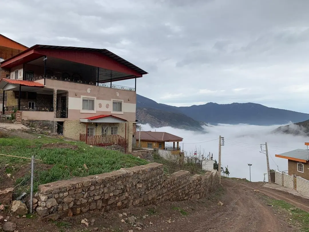 بوم گردی سرو چمان الستان واحد همکف - بیرونی