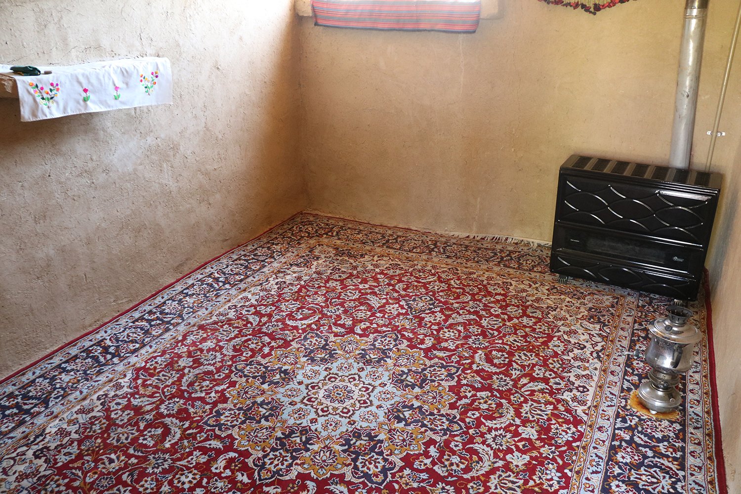 بوم گردی سرای امید قلعه بالا - اتاق یک - داخلی