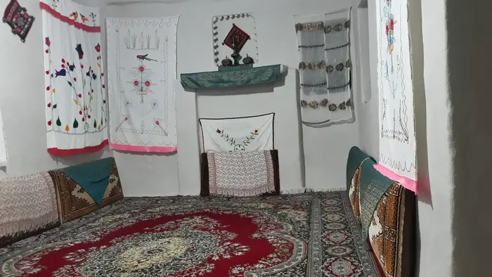 بوم گردی سورت - واحد ۲ - نشیمن