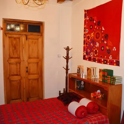 بومگردی آوش - واحد راش قرمز