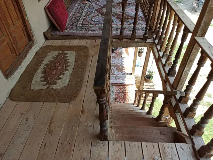 میرزا شموشک - عمارت میرزا - راه پله