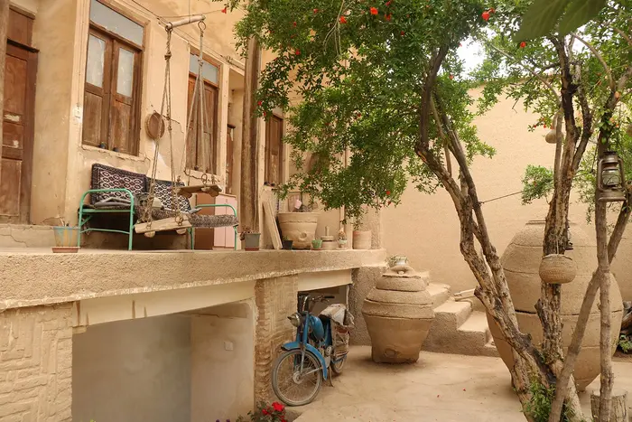 بوم گردی خانه ناصر لشکر - واحد  سه - حیاط