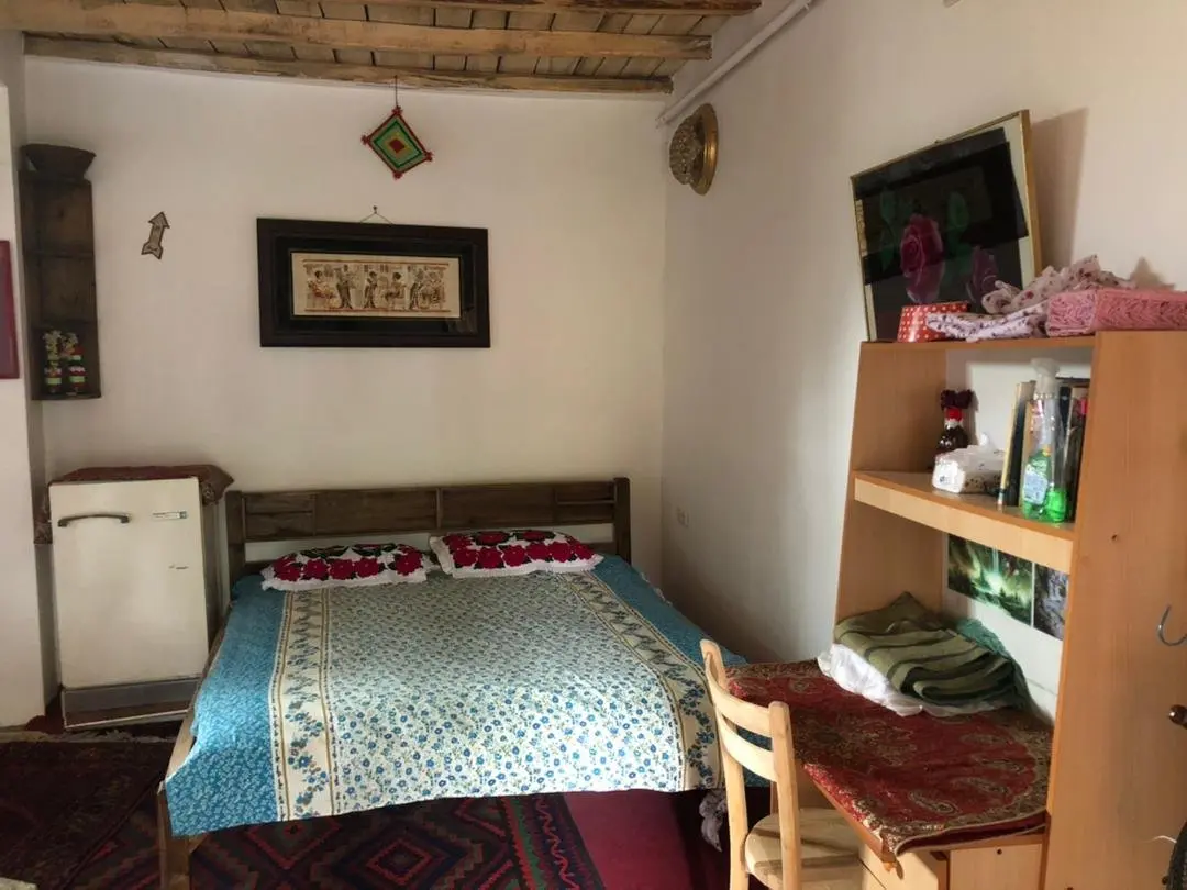 بوم گردی آله آموت - اتاق چهار - نمای داخلی