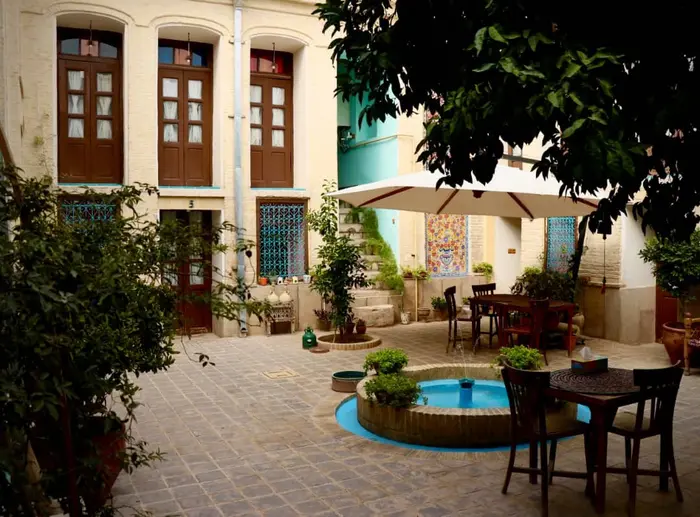 اقامتگاه سنتی پسین - واحد چهارتخته - حیاط