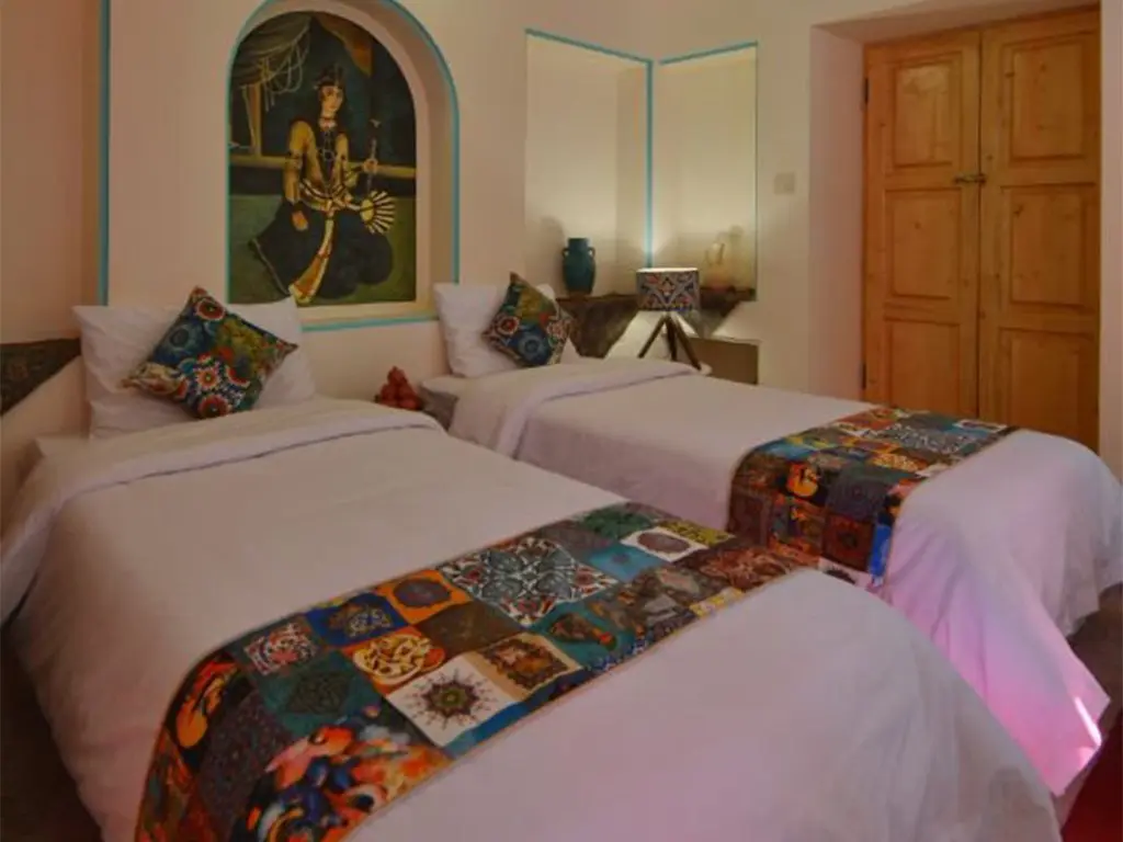 بوم گردی سرای همایونی - واحد فروغ - اتاق 