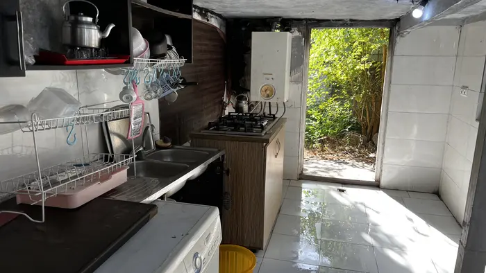 بوم گردی چهارخوابه جکوزی دار دهکده آرامش - آشپزخانه