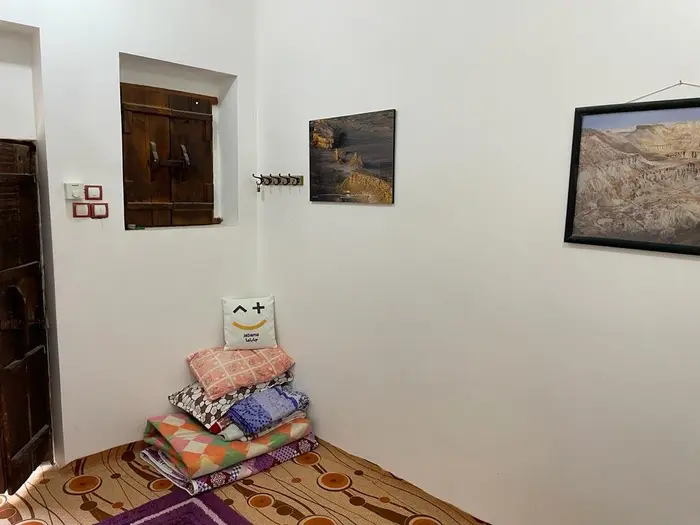 ناخدا امینی - اتاق کلک سرخ