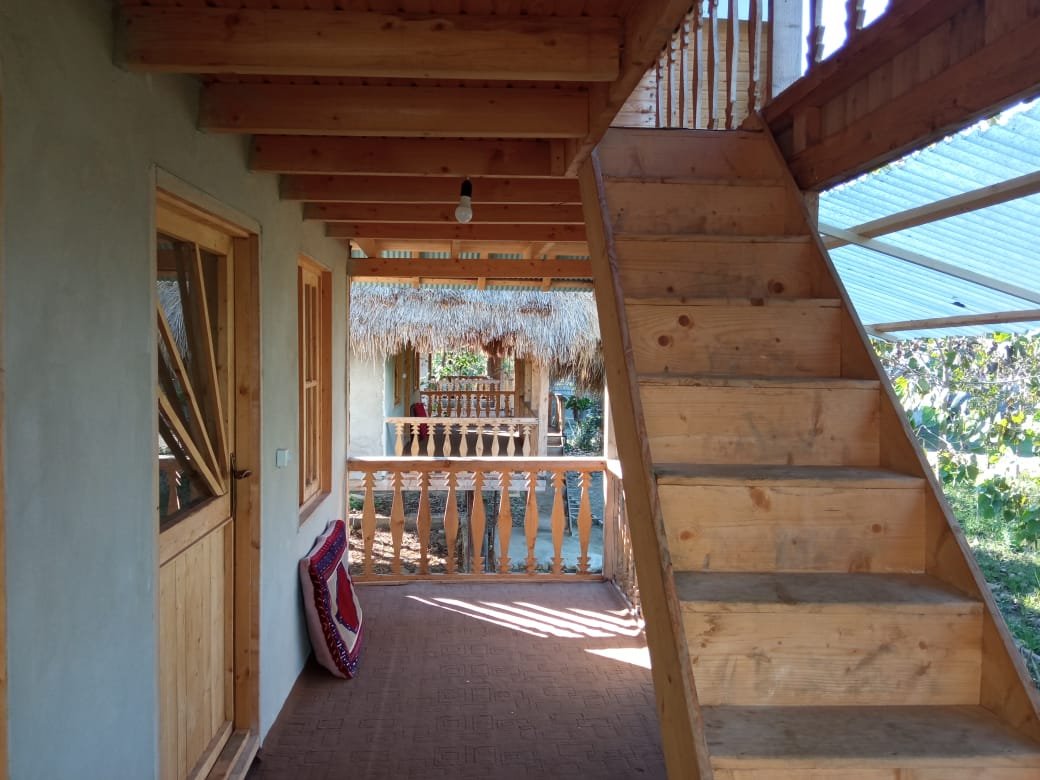 بومگردی باغ ریحان_کلبه تی تی - باغ ریحون