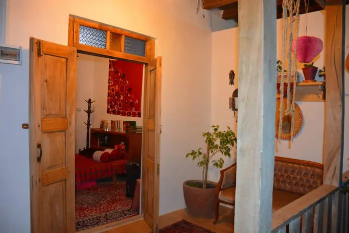 بوم گردی آوش - واحد راش قرمز - اتاق