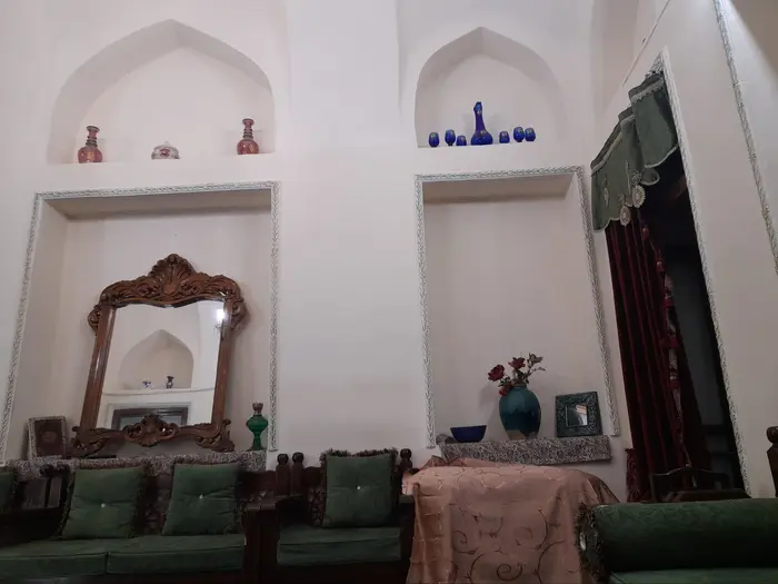 بوم گردی اصفهان - اتاق شش دری - اتاق شش دری