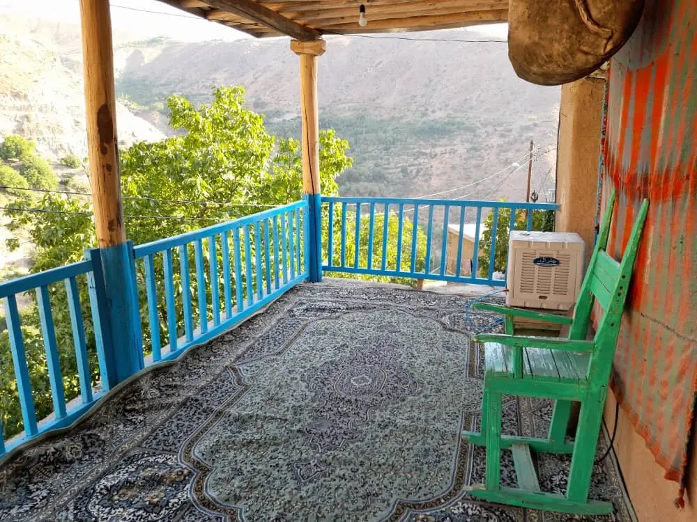 بوم گردی ژین - واحد ژین - بالکن