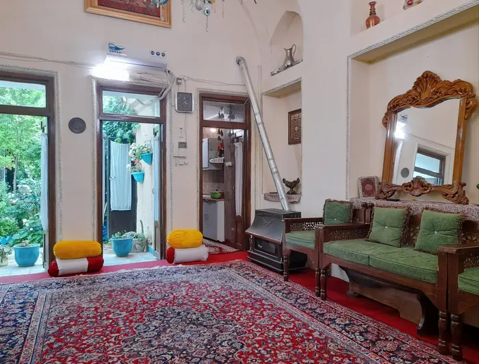 بوم گردی اصفهان - اتاق شش دری - اتاق شش دری