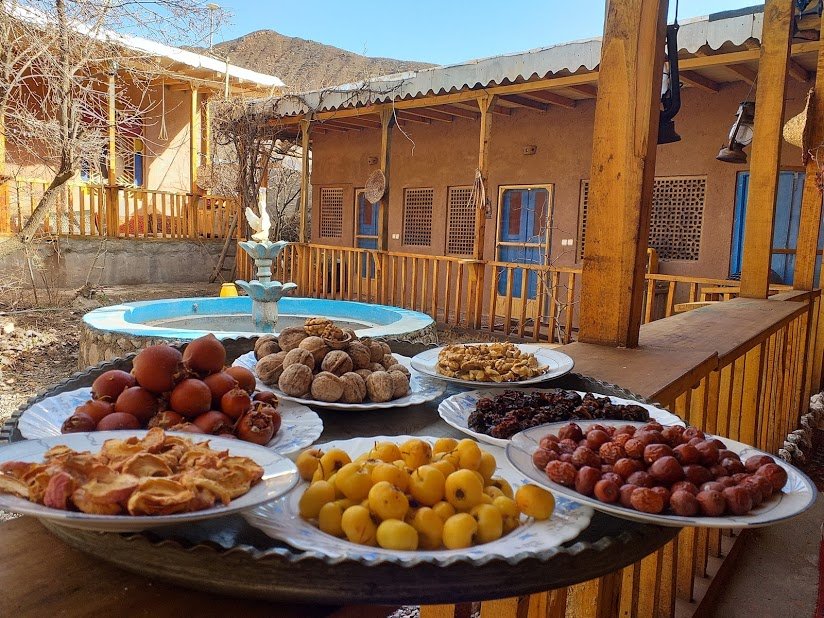 بوم گردی آله آموت - اتاق یک - نما