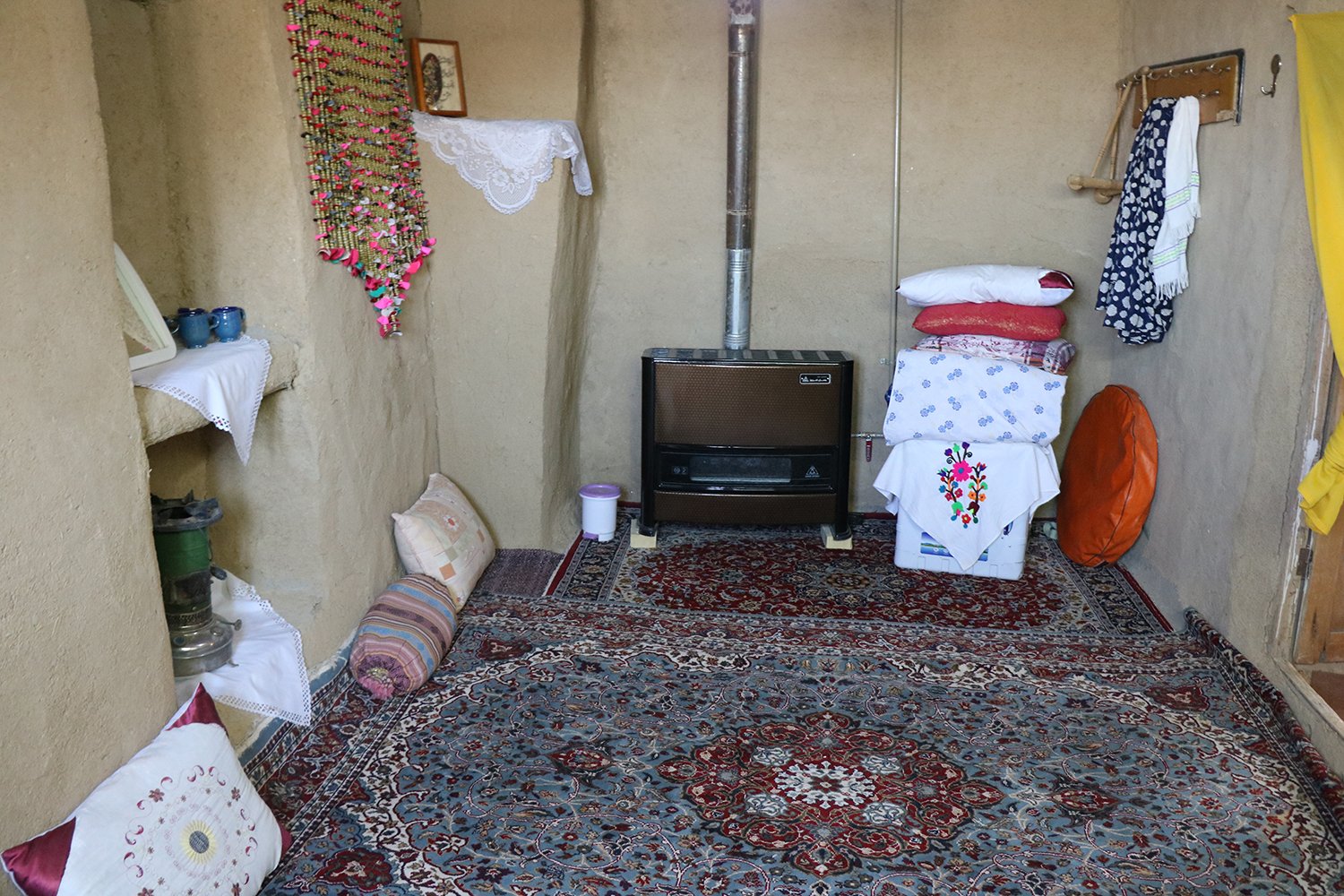 بوم گردی خانه امید قلعه بالا - اتاق سه - داخلی