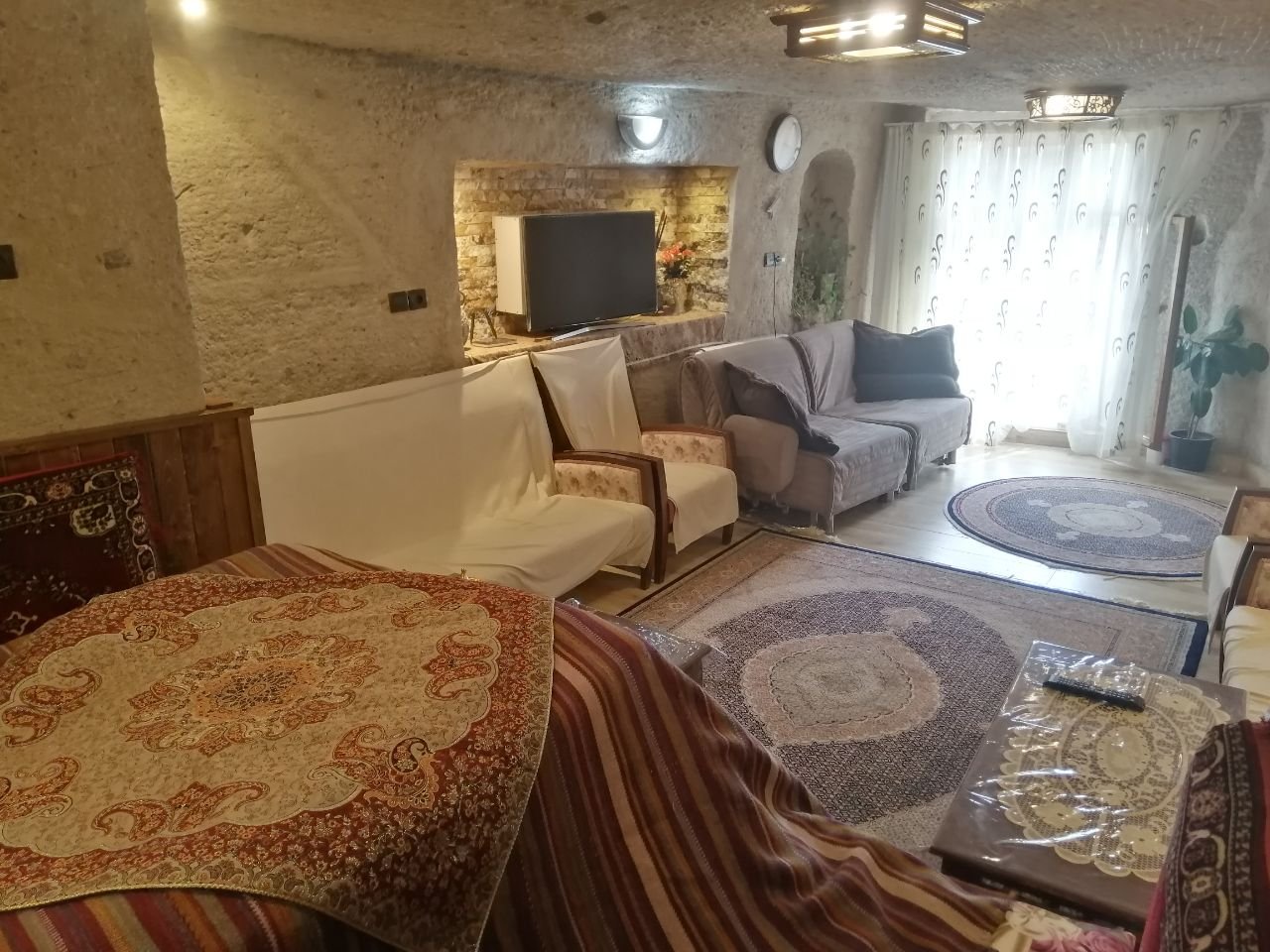 بوم گردی دوخوابه صخره ای تورال کندوان - داخلی