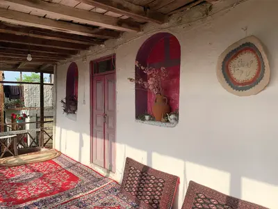 بومگردی می شیم - واحد اوطرف اتاق