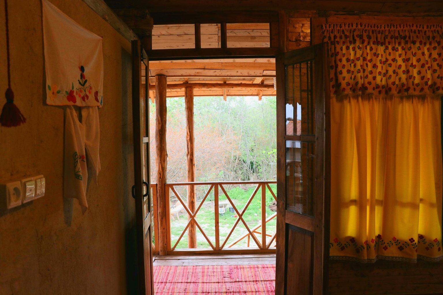 آوش - کلبه کاج، واحدهور