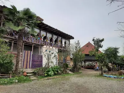 بومگردی می شیم - شلتوک طبقه پایین